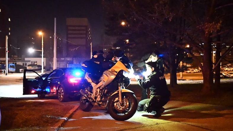 Policie honila v Praze motorkáře